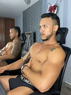 ARON TAYLER01 online show from December 13, 3:32 pm