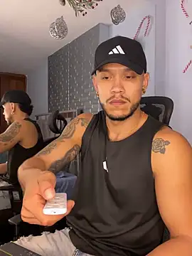 ARON TAYLER01 online show from December 20, 4:14 pm