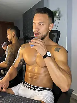 ARON TAYLER01 online show from January 16, 12:42 pm