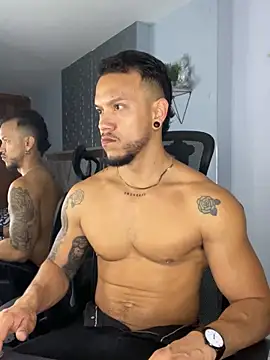 ARON TAYLER01 online show from January 31, 12:40 pm