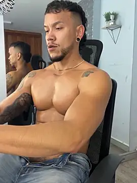 ARON TAYLER01 online show from March 18, 4:48 pm