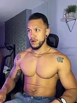 ARON TAYLER01 online show from October 9, 10:35 am