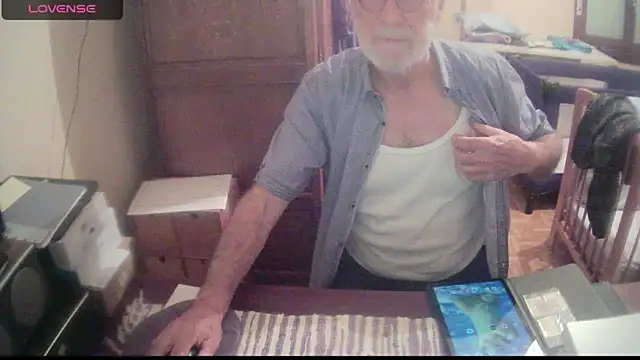 Snapshot of terrybare chatting on March 5, 6:23 pm terrybare online show from March 5, 6:23 pm