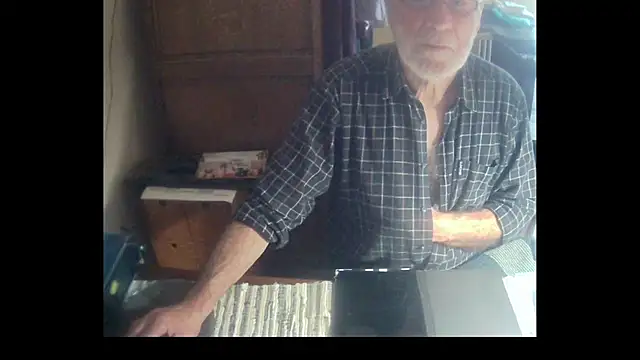 Snapshot of terrybare chatting on December 5, 10:57 am terrybare online show from December 5, 10:57 am