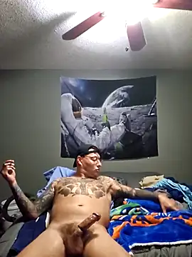 Snapshot of MrBiggBallz chatting on December 6, 8:18 pm MrBiggBallz online show from December 6, 8:18 pm