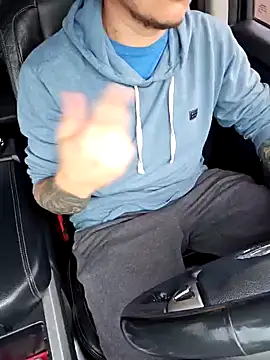 Snapshot of MrBiggBallz chatting on January 18, 5:37 pm MrBiggBallz online show from January 18, 5:37 pm