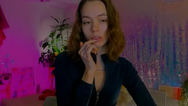 Snapshot of poli__ chatting on December 21, 12:31 am poli   online show from December 21, 12:31 am