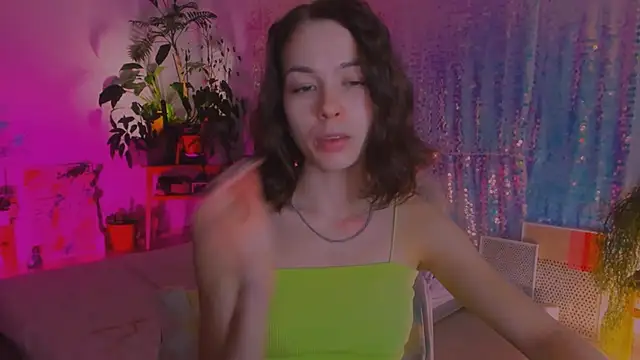 Snapshot of poli__ chatting on December 31, 12:21 am poli   online show from December 31, 12:21 am
