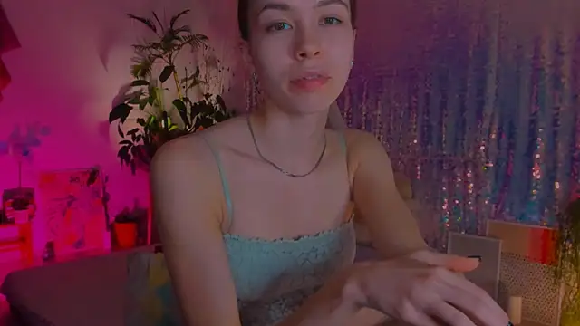 Snapshot of poli__ chatting on January 7, 12:03 am poli   online show from January 7, 12:03 am