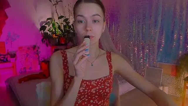 Snapshot of poli__ chatting on February 6, 10:32 pm poli   online show from February 6, 10:32 pm
