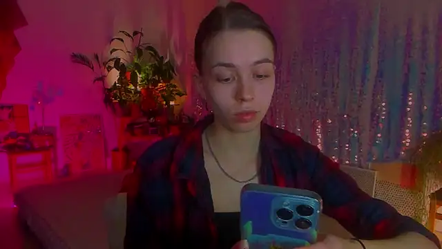 Snapshot of poli__ chatting on February 14, 5:25 pm poli   online show from February 14, 5:25 pm