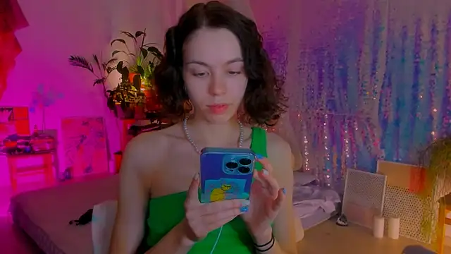 Snapshot of poli__ chatting on February 16, 10:43 pm poli   online show from February 16, 10:43 pm