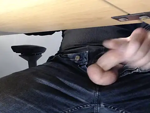 Snapshot of 3lr0nde chatting on December 2, 2:19 pm 3lr0nde online show from December 2, 2:19 pm