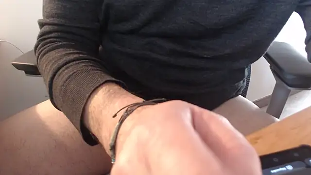 Snapshot of 3lr0nde chatting on January 18, 2:44 pm 3lr0nde online show from January 18, 2:44 pm