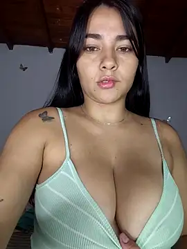 Snapshot of alison_villalobo chatting on June 19, 3:00 am alison villalobo online show from June 19, 3:00 am