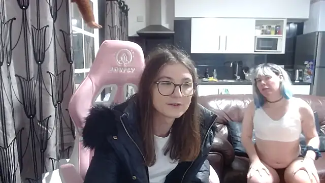 Snapshot of Kris_srose chatting on December 11, 1:37 am Kris srose online show from December 11, 1:37 am