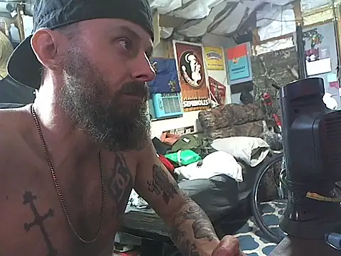 Snapshot of CloudDadddyyy420 chatting on December 30, 2:42 am CloudDadddyyy420 online show from December 30, 2:42 am