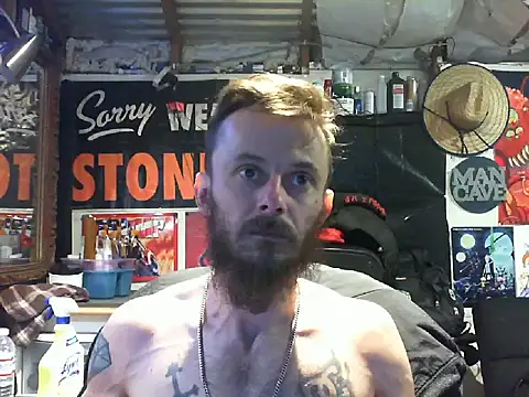 Snapshot of CloudDadddyyy420 chatting on January 9, 2:01 am CloudDadddyyy420 online show from January 9, 2:01 am