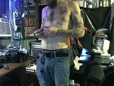 Snapshot of CloudDadddyyy420 chatting on January 19, 4:12 am CloudDadddyyy420 online show from January 19, 4:12 am