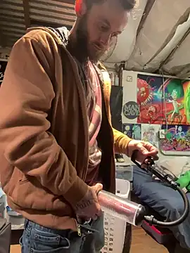 Snapshot of CloudDadddyyy420 chatting on January 20, 2:36 pm CloudDadddyyy420 online show from January 20, 2:36 pm