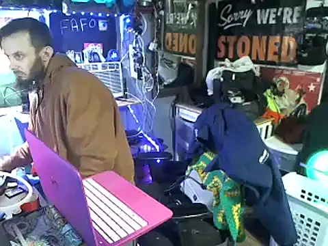 Snapshot of CloudDadddyyy420 chatting on January 22, 7:45 pm CloudDadddyyy420 online show from January 22, 7:45 pm