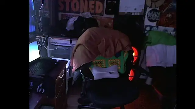 Snapshot of CloudDadddyyy420 chatting on January 24, 8:34 am CloudDadddyyy420 online show from January 24, 8:34 am