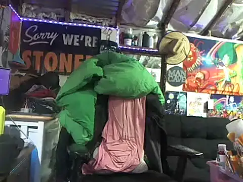 Snapshot of CloudDadddyyy420 chatting on February 9, 2:40 pm CloudDadddyyy420 online show from February 9, 2:40 pm