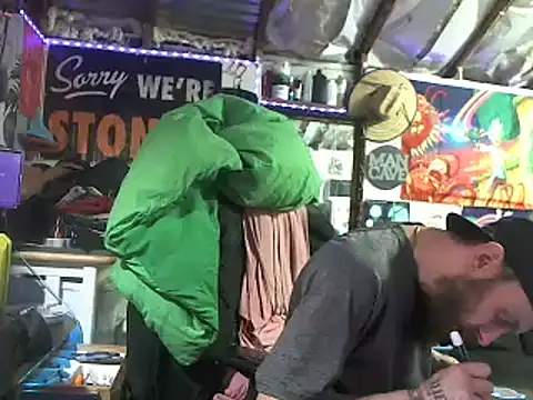 Snapshot of CloudDadddyyy420 chatting on February 9, 5:43 pm CloudDadddyyy420 online show from February 9, 5:43 pm