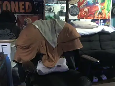 Snapshot of CloudDadddyyy420 chatting on February 12, 1:09 am CloudDadddyyy420 online show from February 12, 1:09 am