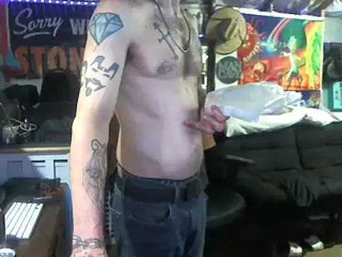 Snapshot of CloudDadddyyy420 chatting on February 12, 7:34 am CloudDadddyyy420 online show from February 12, 7:34 am