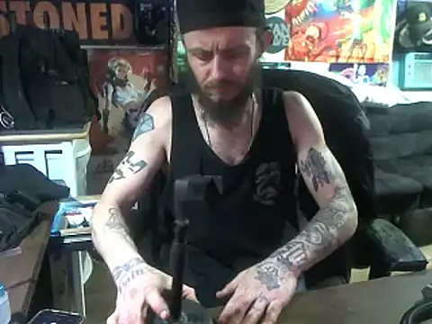 Snapshot of CloudDadddyyy420 chatting on February 13, 2:34 am CloudDadddyyy420 online show from February 13, 2:34 am