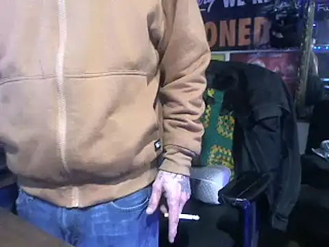 Snapshot of CloudDadddyyy420 chatting on February 16, 10:54 am CloudDadddyyy420 online show from February 16, 10:54 am