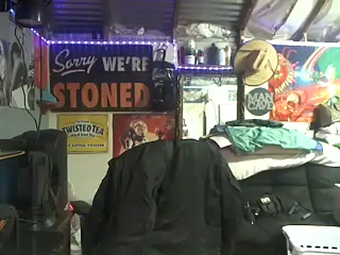 Snapshot of CloudDadddyyy420 chatting on February 17, 9:03 am CloudDadddyyy420 online show from February 17, 9:03 am