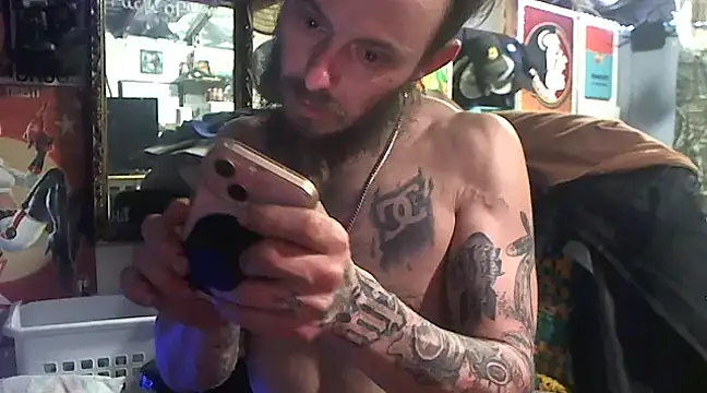 Snapshot of CloudDadddyyy420 chatting on February 18, 10:38 am CloudDadddyyy420 online show from February 18, 10:38 am