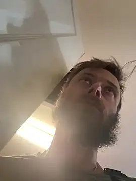 Snapshot of CloudDadddyyy420 chatting on March 9, 9:02 am CloudDadddyyy420 online show from March 9, 9:02 am