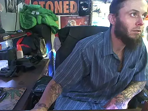 Snapshot of CloudDadddyyy420 chatting on March 17, 7:26 pm CloudDadddyyy420 online show from March 17, 7:26 pm