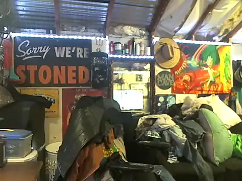 Snapshot of CloudDadddyyy420 chatting on March 20, 10:51 pm CloudDadddyyy420 online show from March 20, 10:51 pm