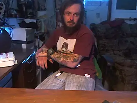 Snapshot of CloudDadddyyy420 chatting on September 13, 5:18 am CloudDadddyyy420 online show from September 13, 5:18 am