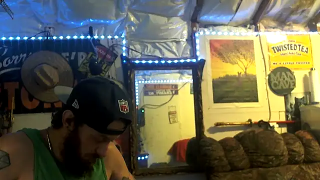 Snapshot of CloudDadddyyy420 chatting on September 15, 12:27 pm CloudDadddyyy420 online show from September 15, 12:27 pm