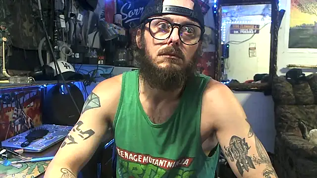 Snapshot of CloudDadddyyy420 chatting on September 16, 12:33 am CloudDadddyyy420 online show from September 16, 12:33 am