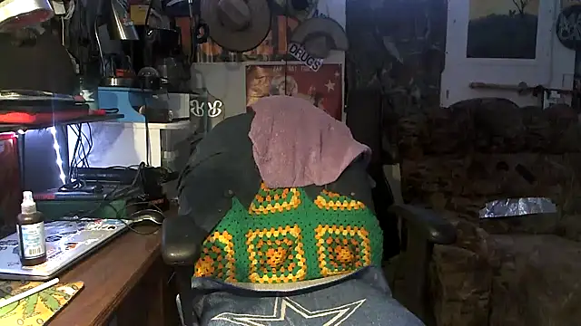 Snapshot of CloudDadddyyy420 chatting on September 23, 2:42 pm CloudDadddyyy420 online show from September 23, 2:42 pm