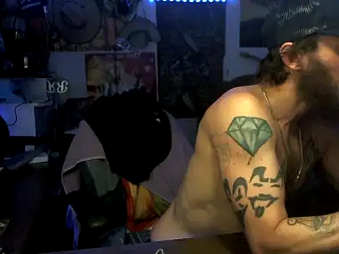 Snapshot of CloudDadddyyy420 chatting on October 8, 7:28 am CloudDadddyyy420 online show from October 8, 7:28 am