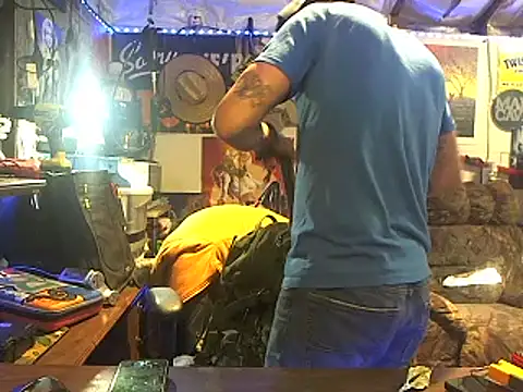 Snapshot of CloudDadddyyy420 chatting on October 15, 5:51 am CloudDadddyyy420 online show from October 15, 5:51 am