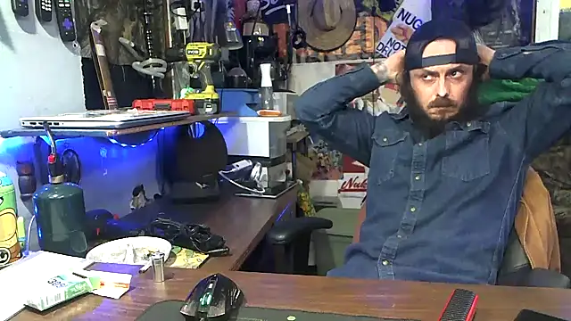 Snapshot of CloudDadddyyy420 chatting on October 18, 12:17 pm CloudDadddyyy420 online show from October 18, 12:17 pm