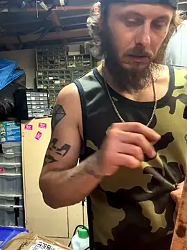 Snapshot of CloudDadddyyy420 chatting on October 19, 12:22 am CloudDadddyyy420 online show from October 19, 12:22 am