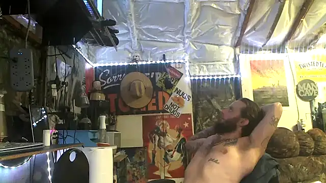 Snapshot of CloudDadddyyy420 chatting on October 21, 11:05 pm CloudDadddyyy420 online show from October 21, 11:05 pm