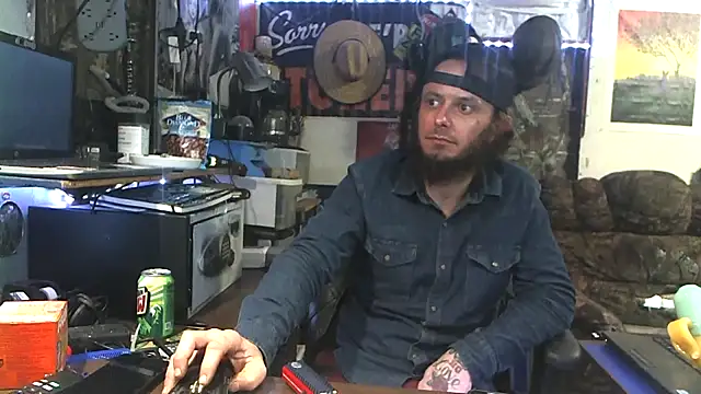 Snapshot of CloudDadddyyy420 chatting on October 28, 2:37 am CloudDadddyyy420 online show from October 28, 2:37 am