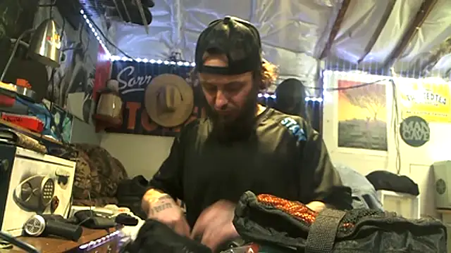 Snapshot of CloudDadddyyy420 chatting on October 29, 2:19 pm CloudDadddyyy420 online show from October 29, 2:19 pm