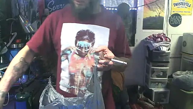 Snapshot of CloudDadddyyy420 chatting on November 10, 2:10 am CloudDadddyyy420 online show from November 10, 2:10 am