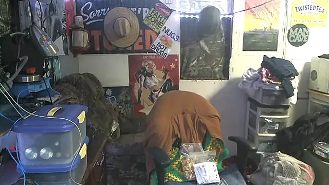 Snapshot of CloudDadddyyy420 chatting on November 11, 7:58 pm CloudDadddyyy420 online show from November 11, 7:58 pm